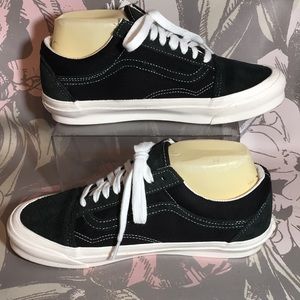 vans handshake shoes